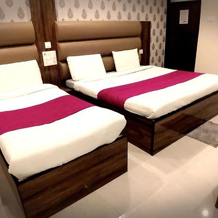 City Hotel Prayagraj Bagian luar foto