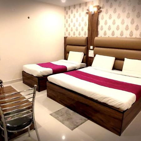 City Hotel Prayagraj Bagian luar foto