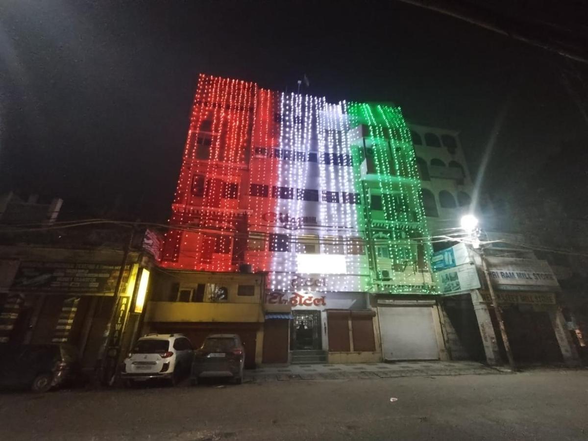 City Hotel Prayagraj Bagian luar foto
