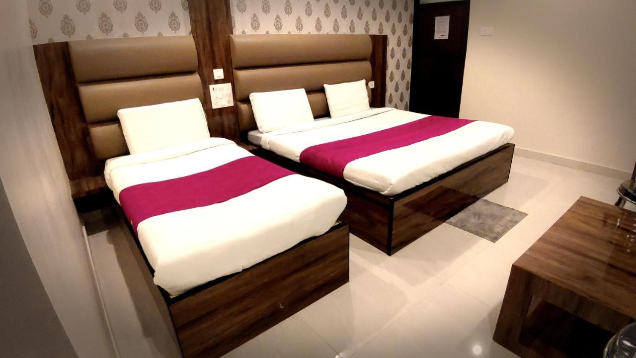 City Hotel Prayagraj Bagian luar foto
