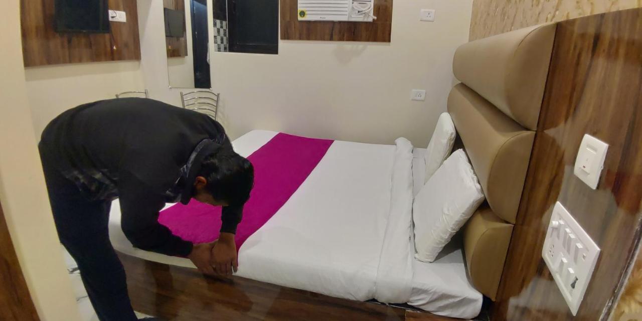 City Hotel Prayagraj Bagian luar foto