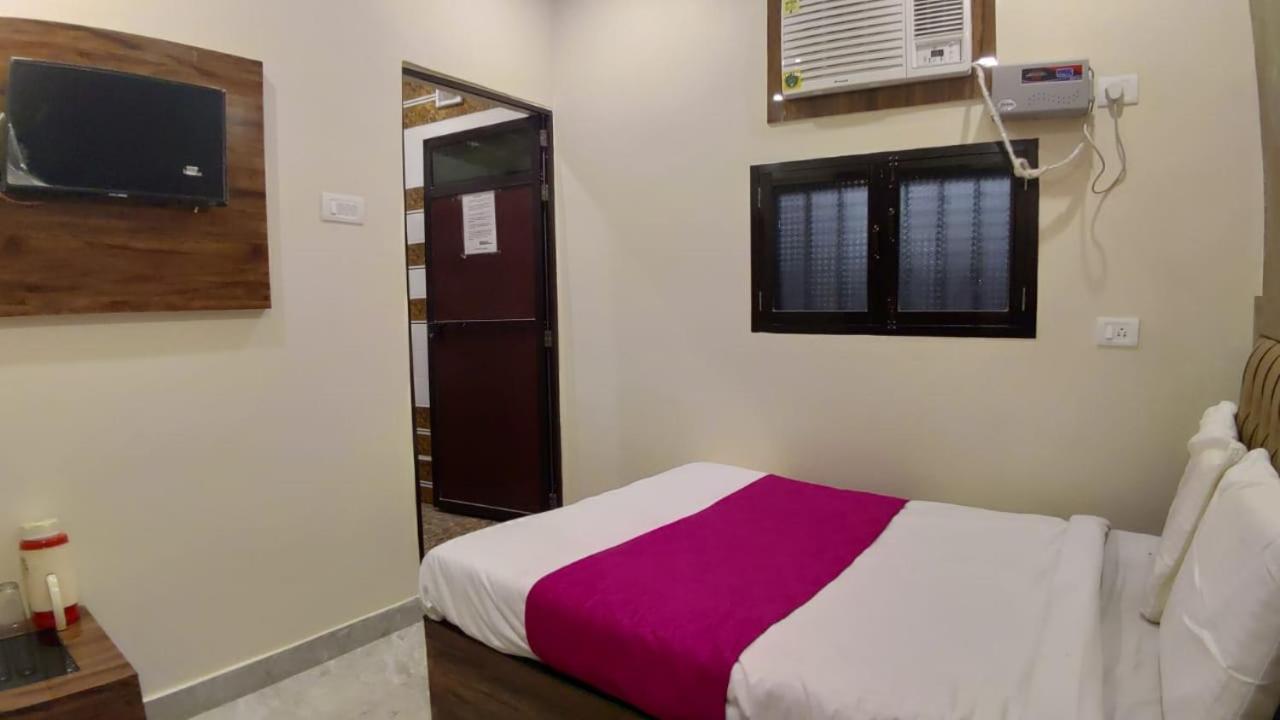 City Hotel Prayagraj Bagian luar foto
