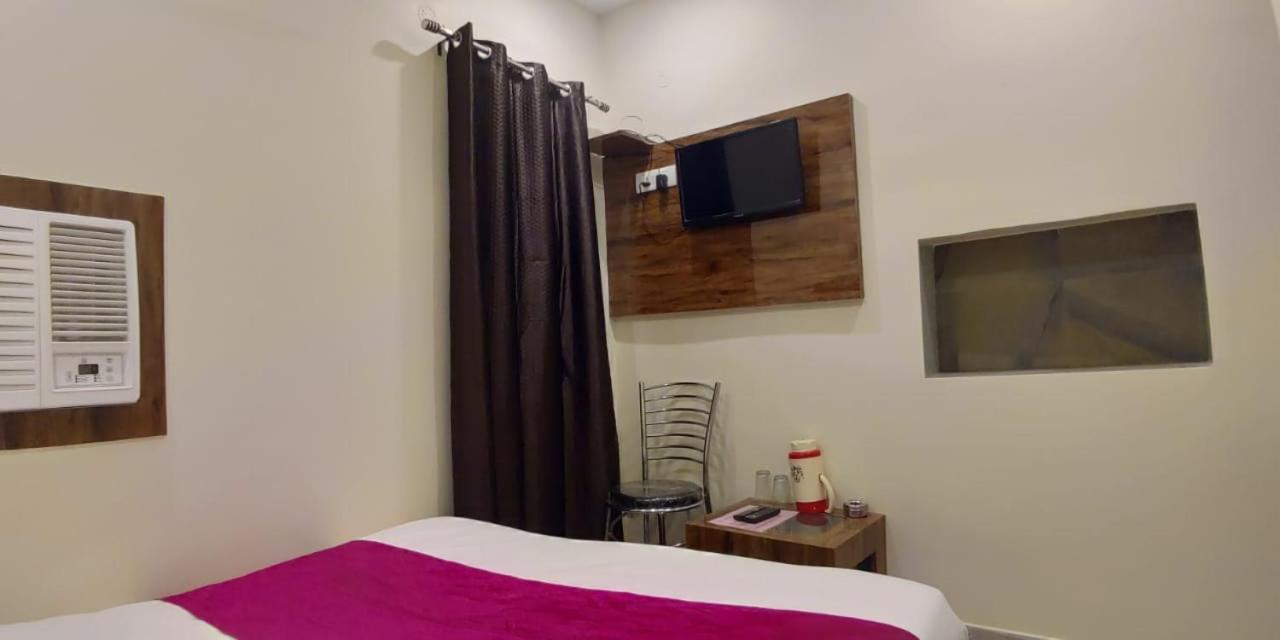 City Hotel Prayagraj Bagian luar foto