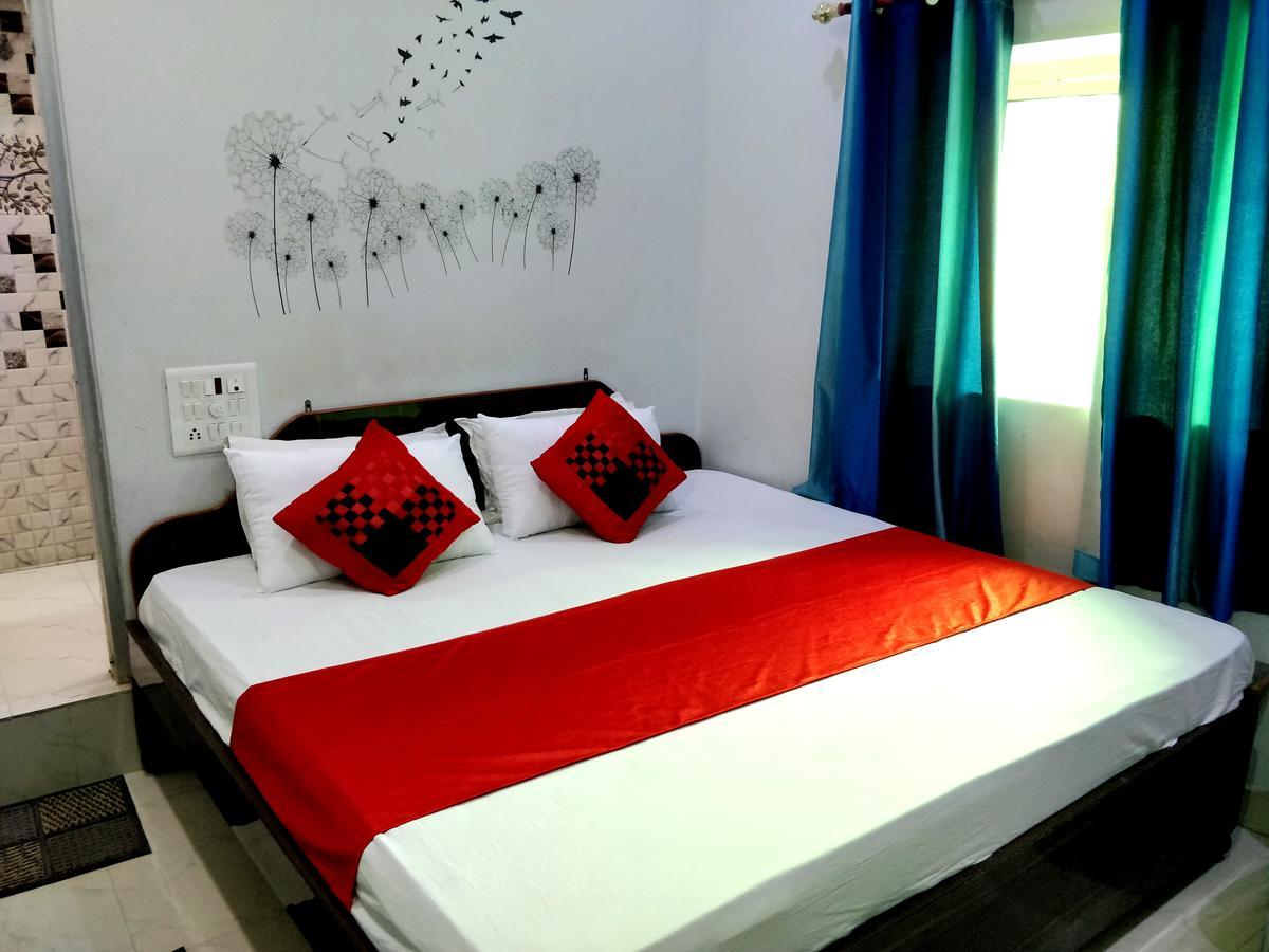 City Hotel Prayagraj Bagian luar foto