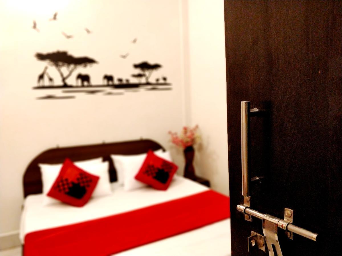 City Hotel Prayagraj Bagian luar foto