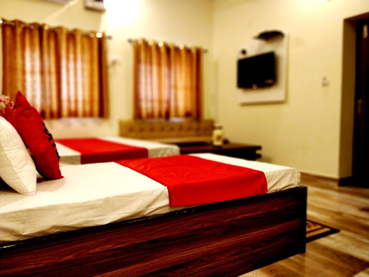City Hotel Prayagraj Bagian luar foto