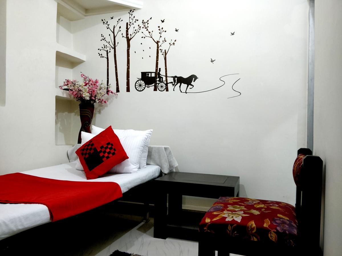 City Hotel Prayagraj Bagian luar foto