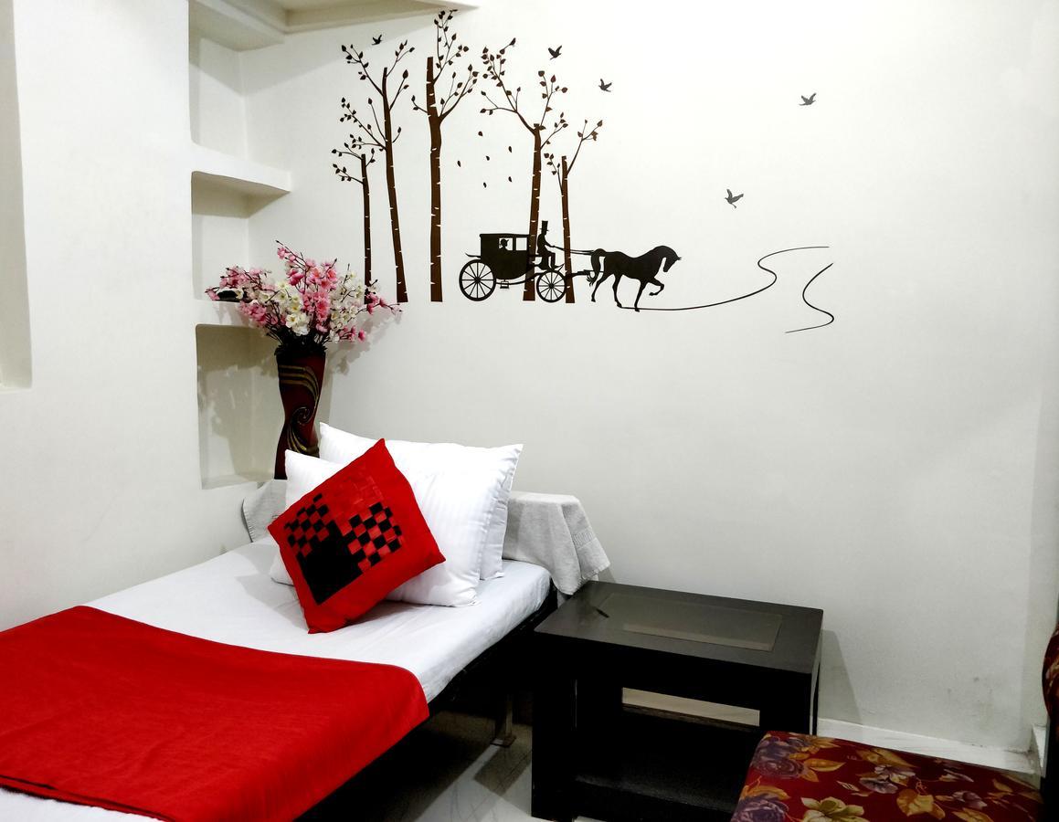 City Hotel Prayagraj Bagian luar foto
