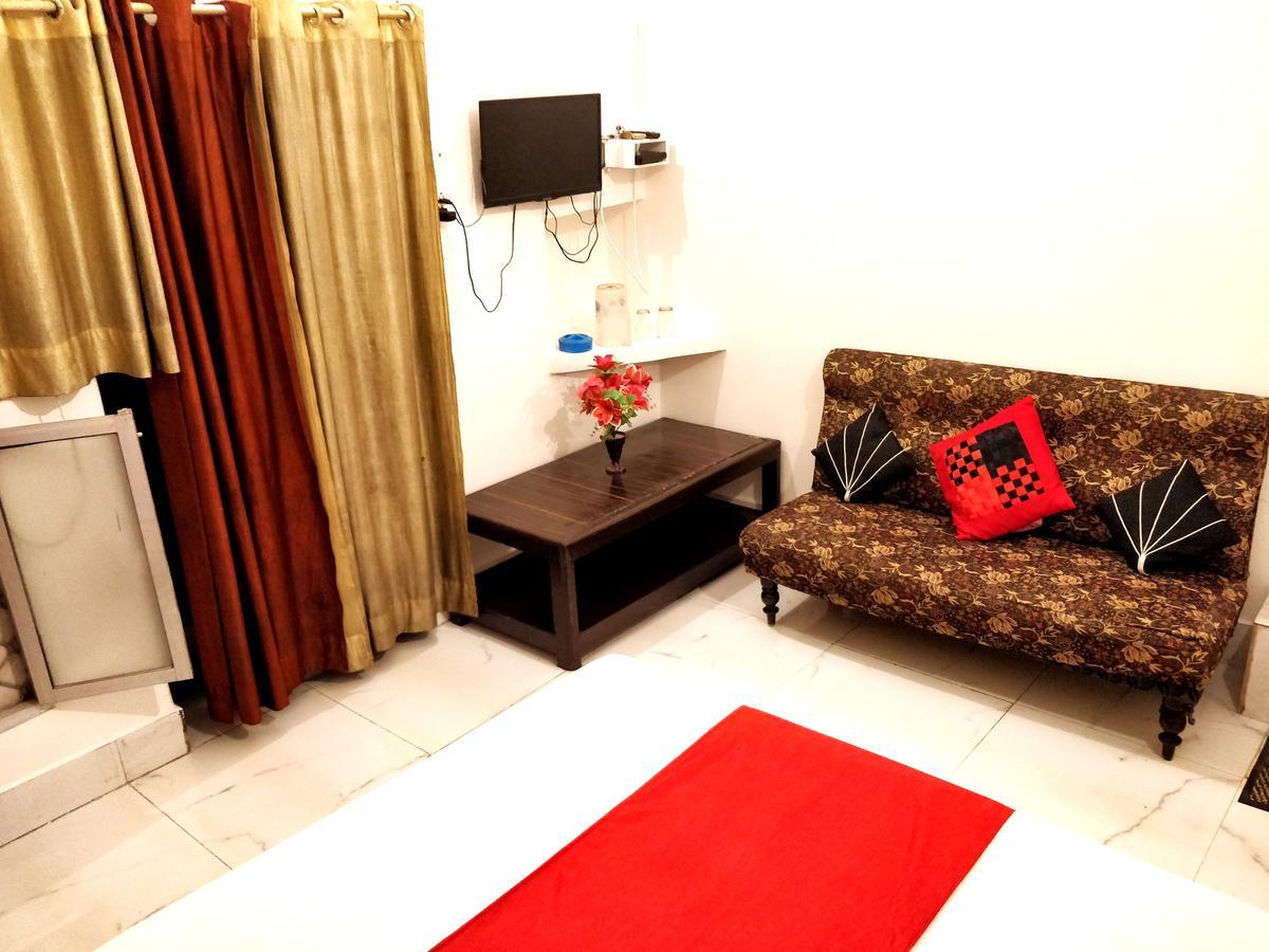 City Hotel Prayagraj Bagian luar foto