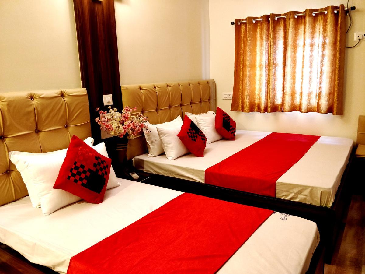City Hotel Prayagraj Bagian luar foto