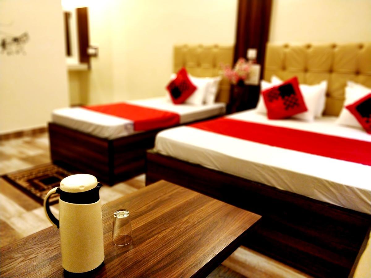 City Hotel Prayagraj Bagian luar foto