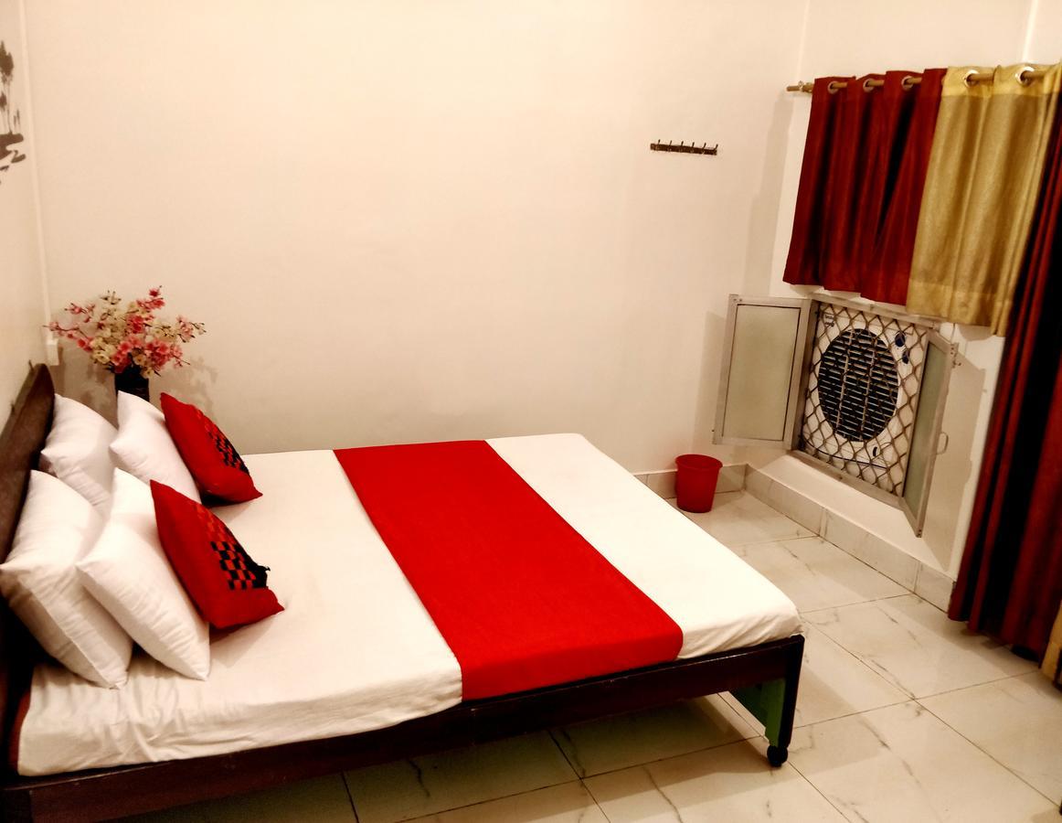 City Hotel Prayagraj Bagian luar foto