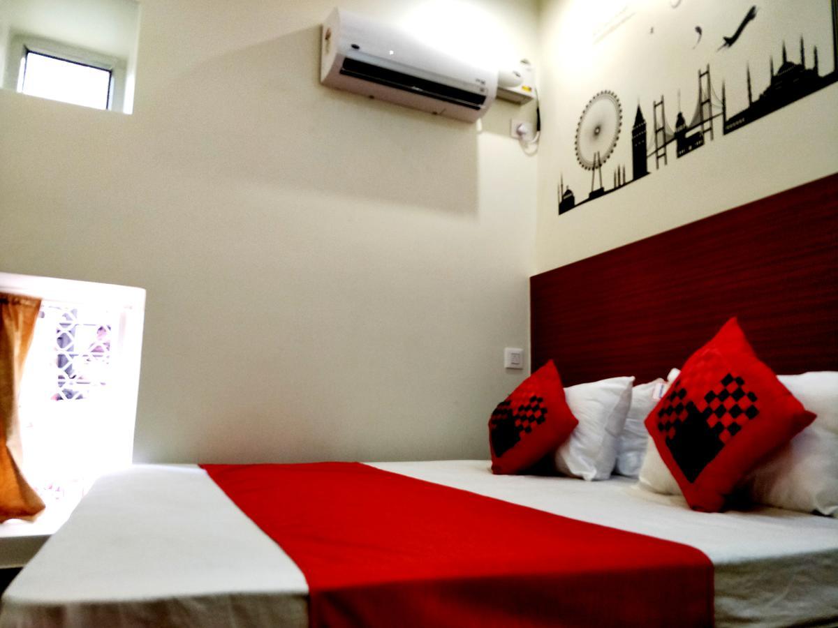 City Hotel Prayagraj Bagian luar foto