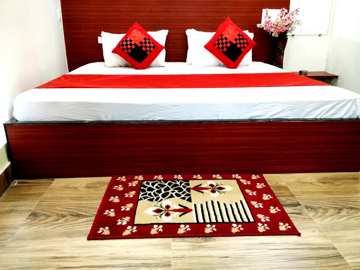City Hotel Prayagraj Bagian luar foto