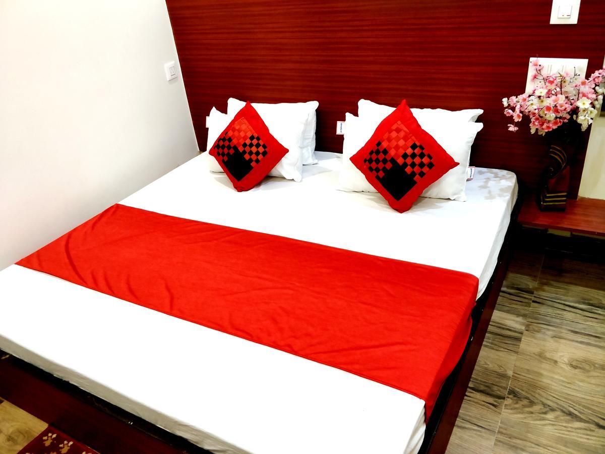 City Hotel Prayagraj Bagian luar foto