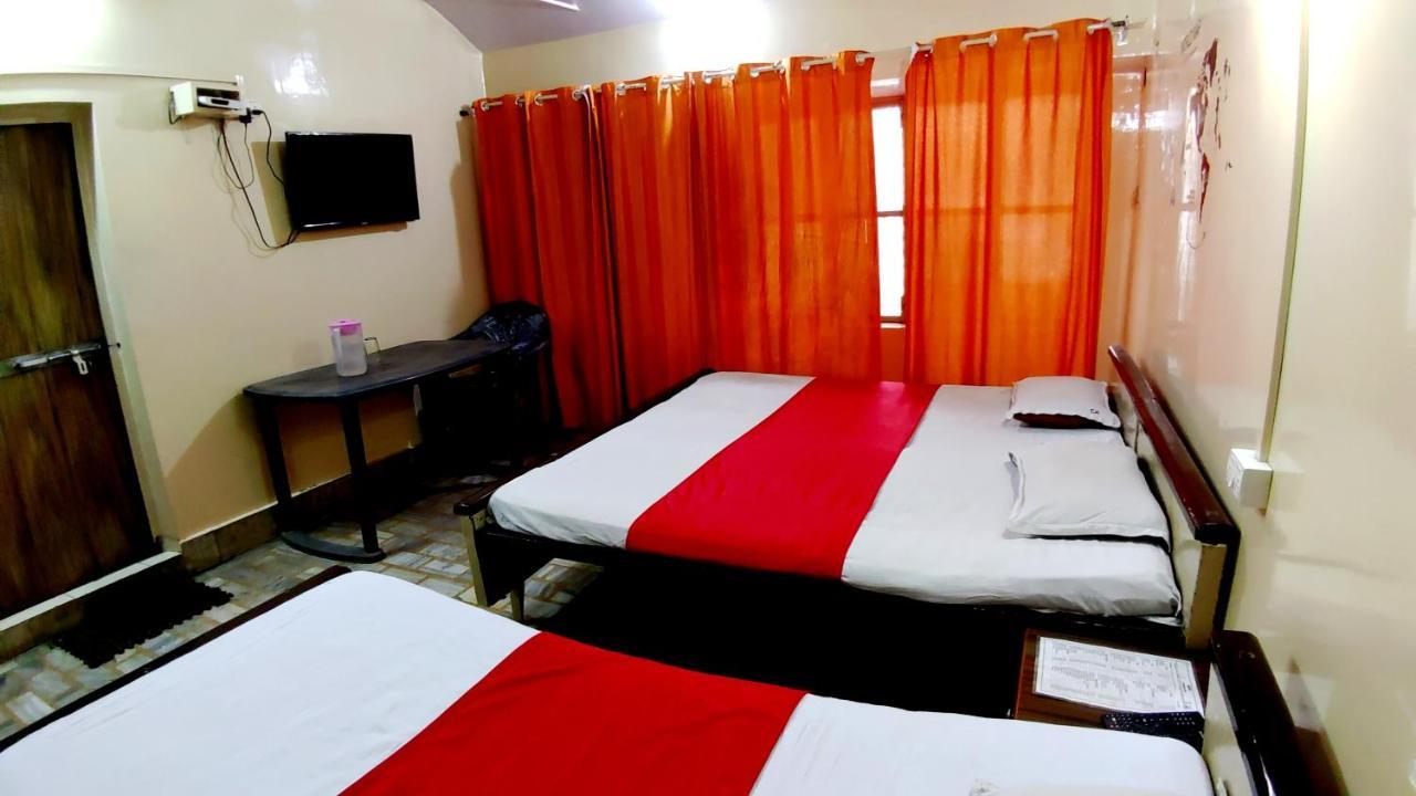 City Hotel Prayagraj Bagian luar foto