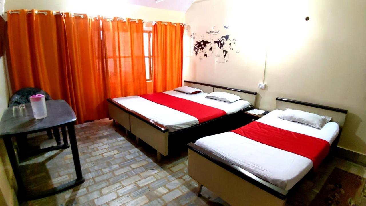 City Hotel Prayagraj Bagian luar foto