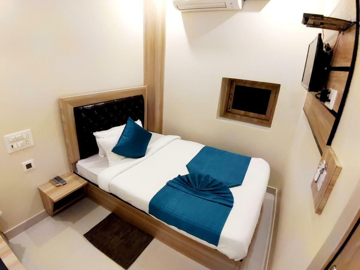 City Hotel Prayagraj Bagian luar foto