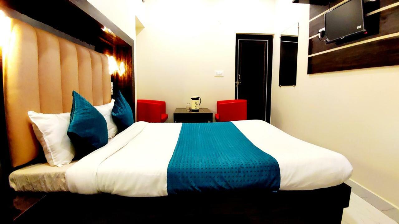 City Hotel Prayagraj Bagian luar foto