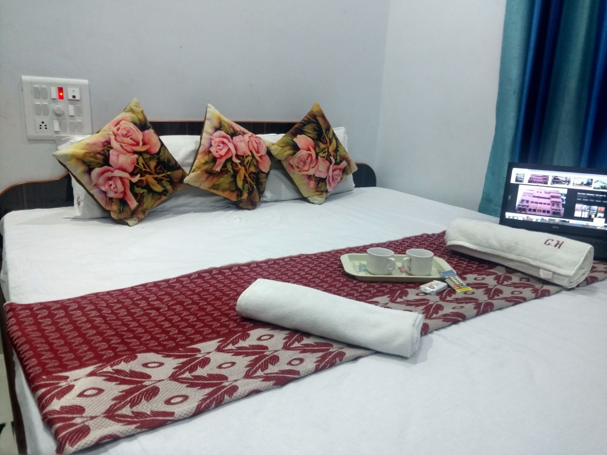 City Hotel Prayagraj Bagian luar foto