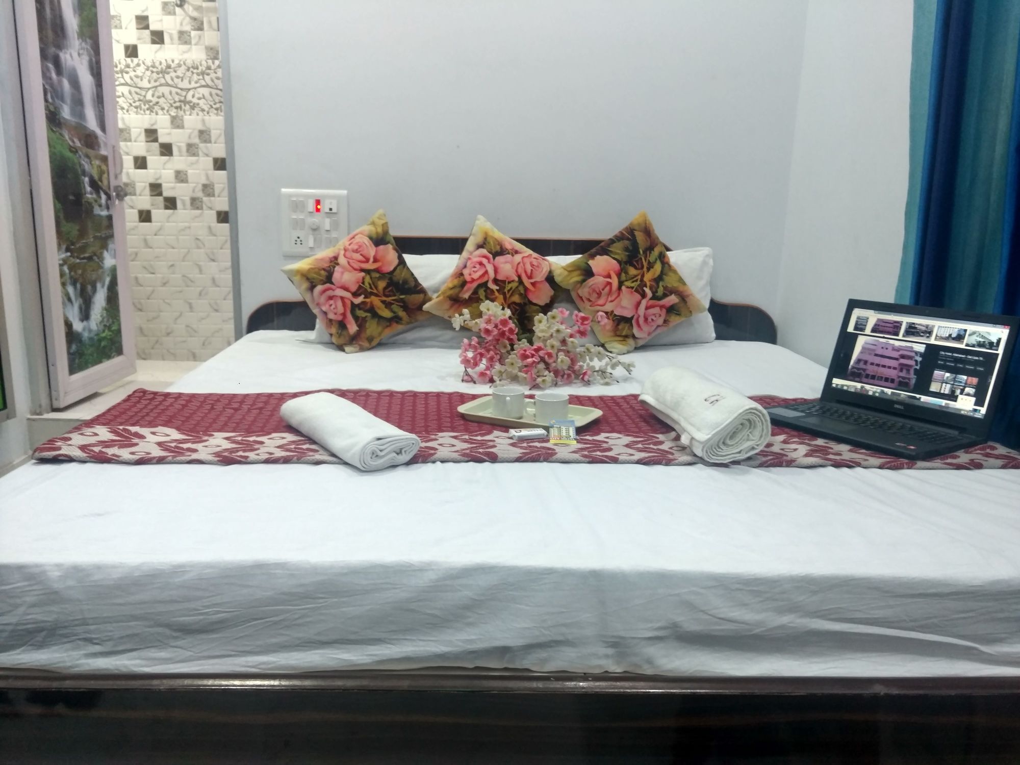 City Hotel Prayagraj Bagian luar foto