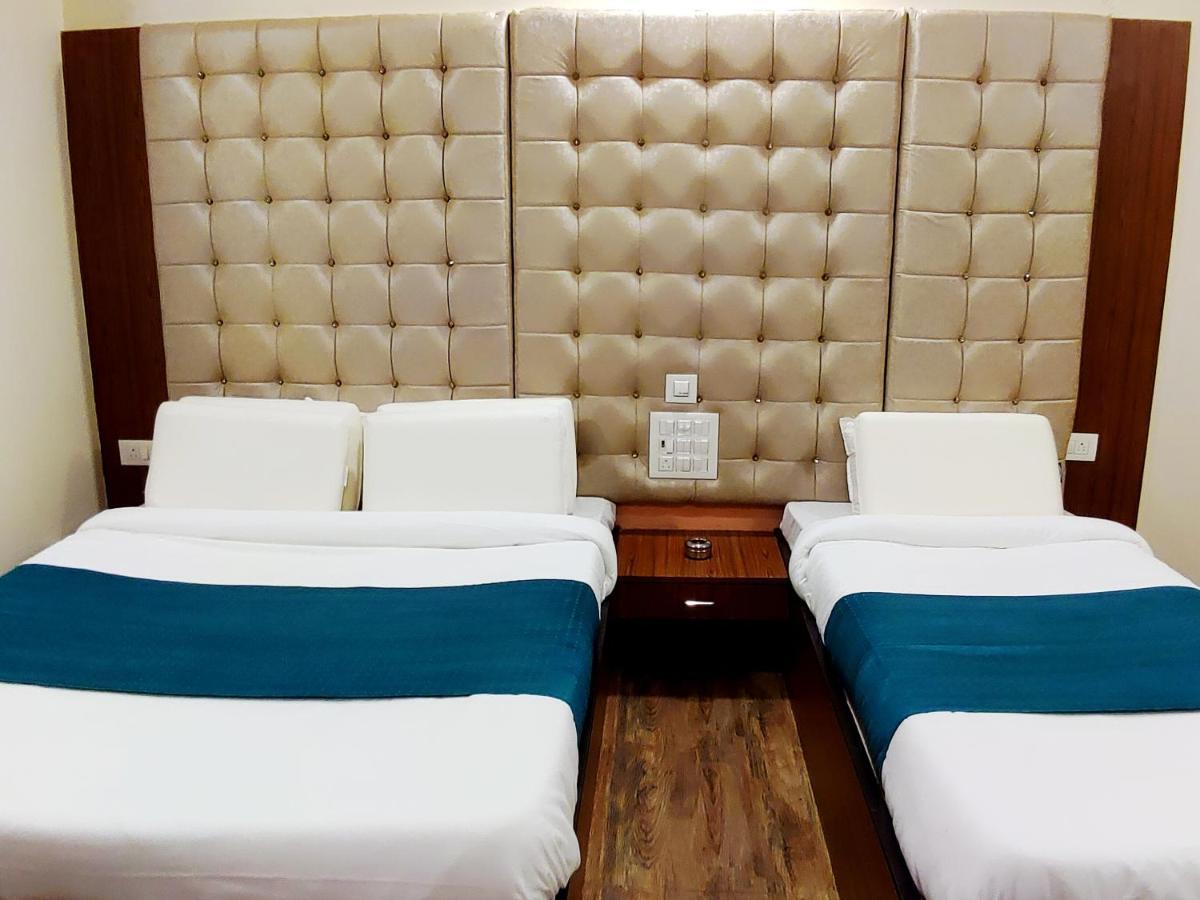 City Hotel Prayagraj Bagian luar foto