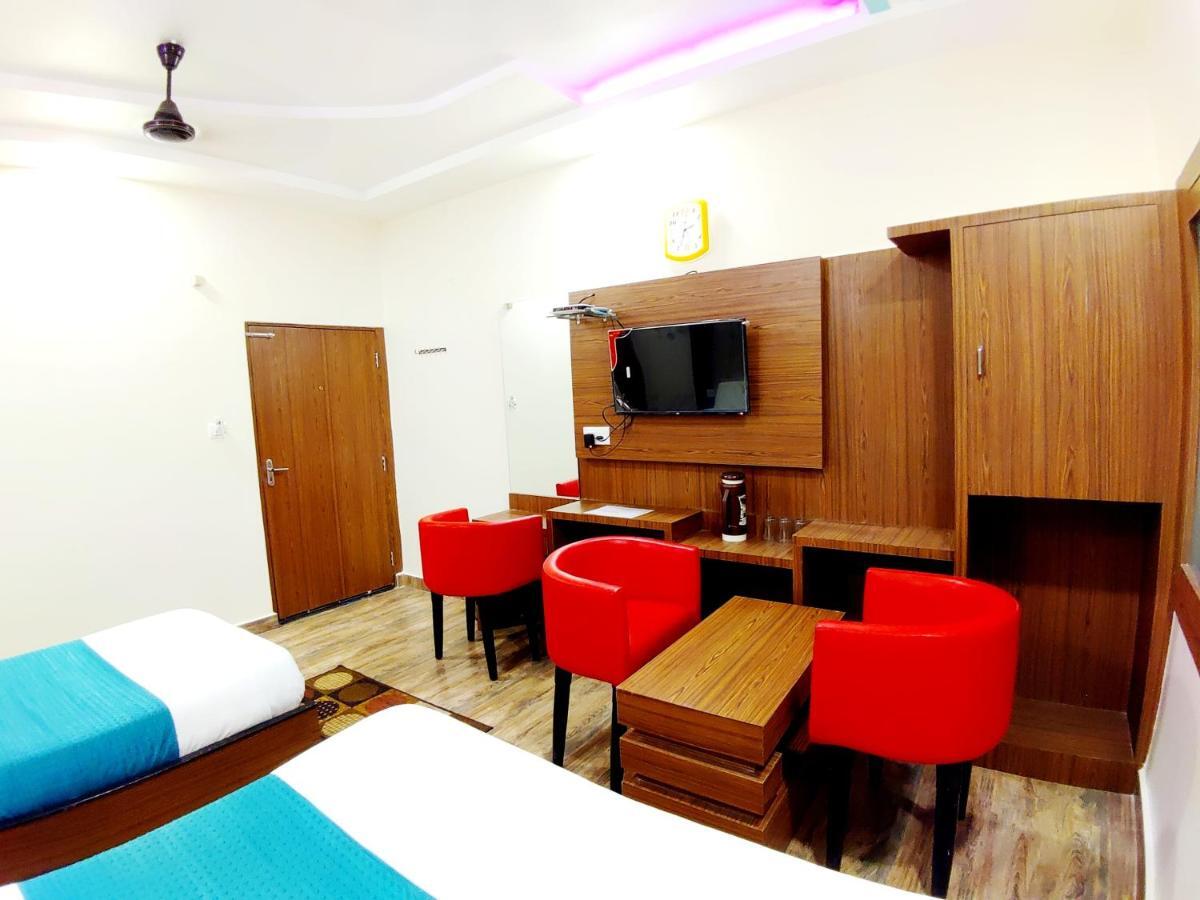 City Hotel Prayagraj Bagian luar foto