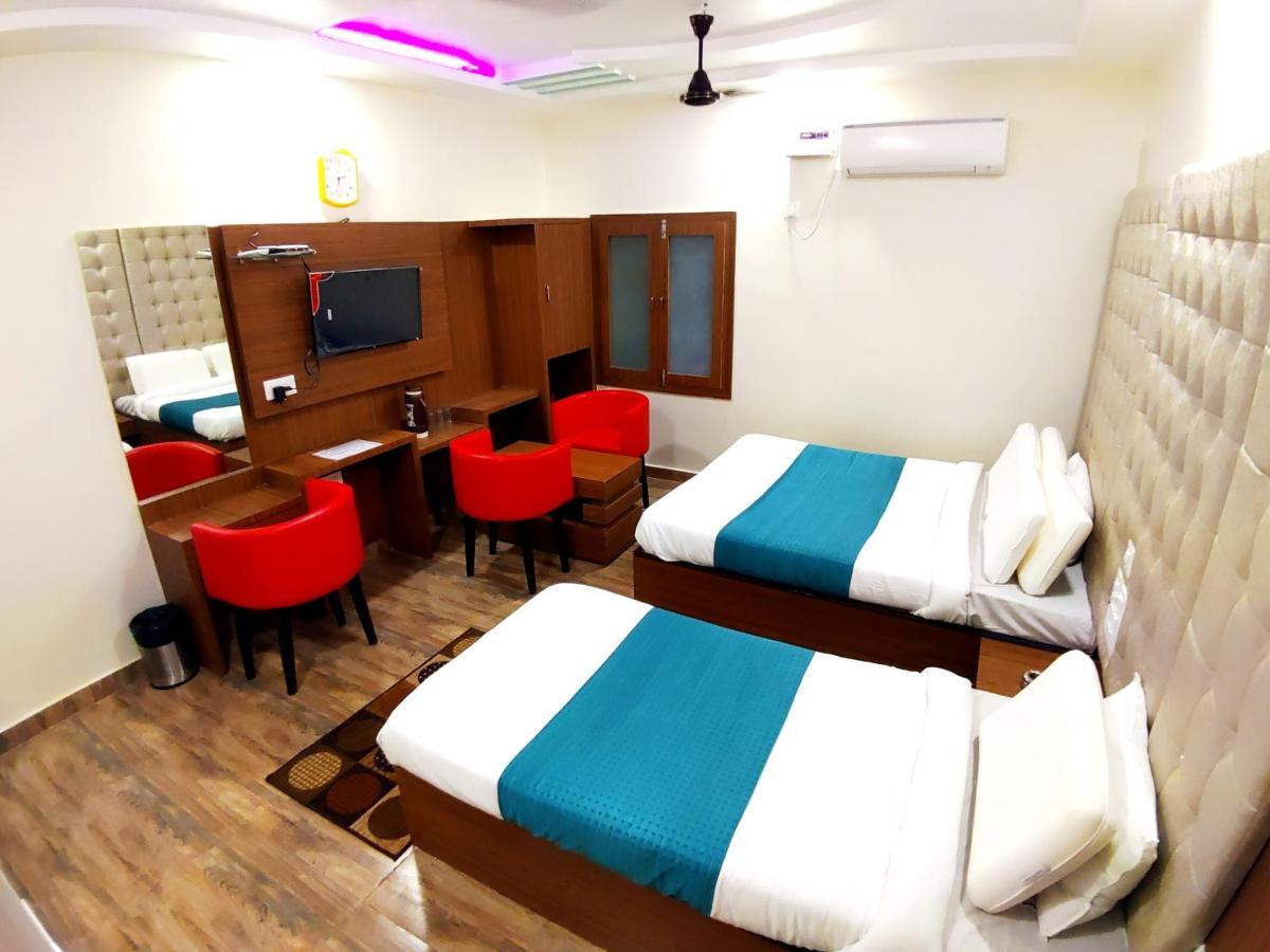City Hotel Prayagraj Bagian luar foto