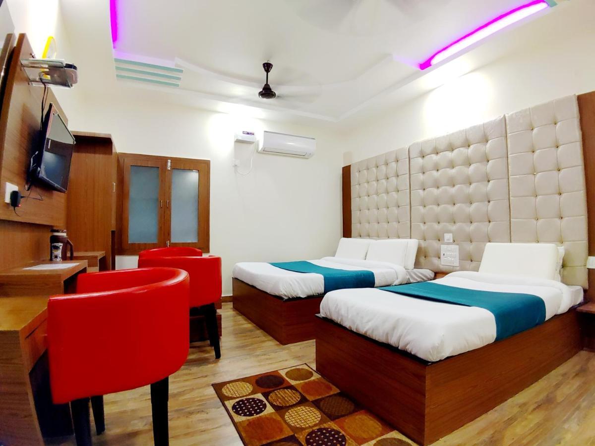 City Hotel Prayagraj Bagian luar foto